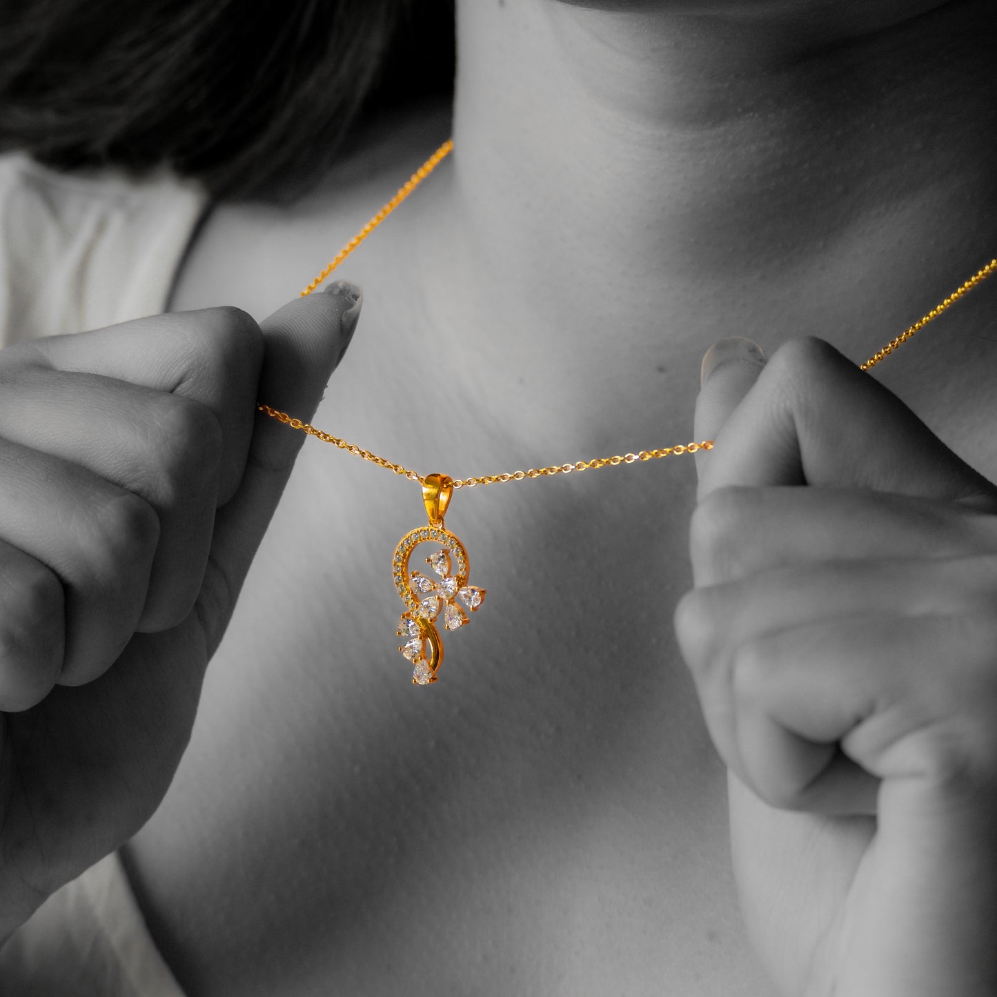 Aurelia Vine Pendant
