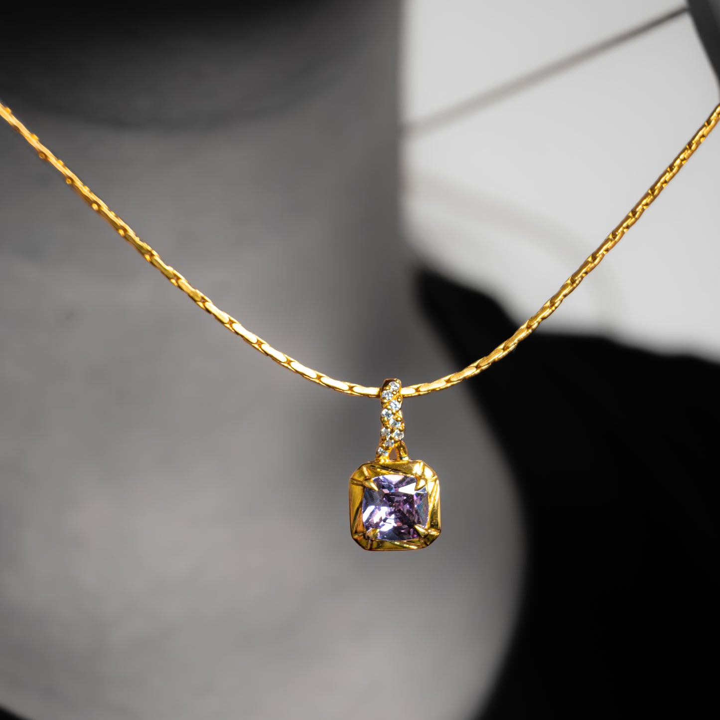 Neel Pendant