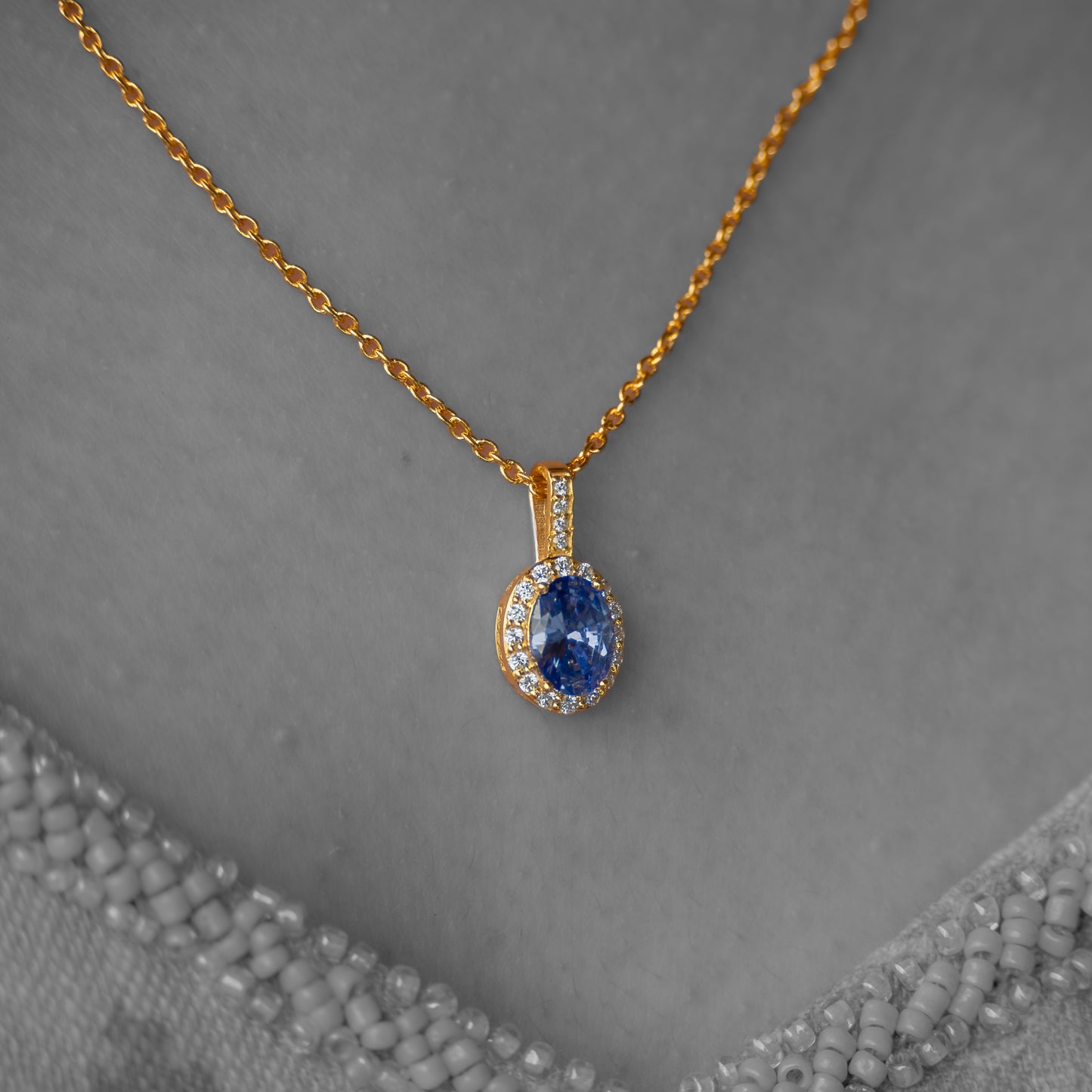 Noire Pendant