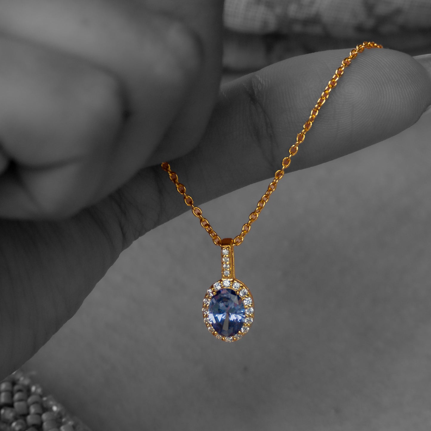 Noire Pendant