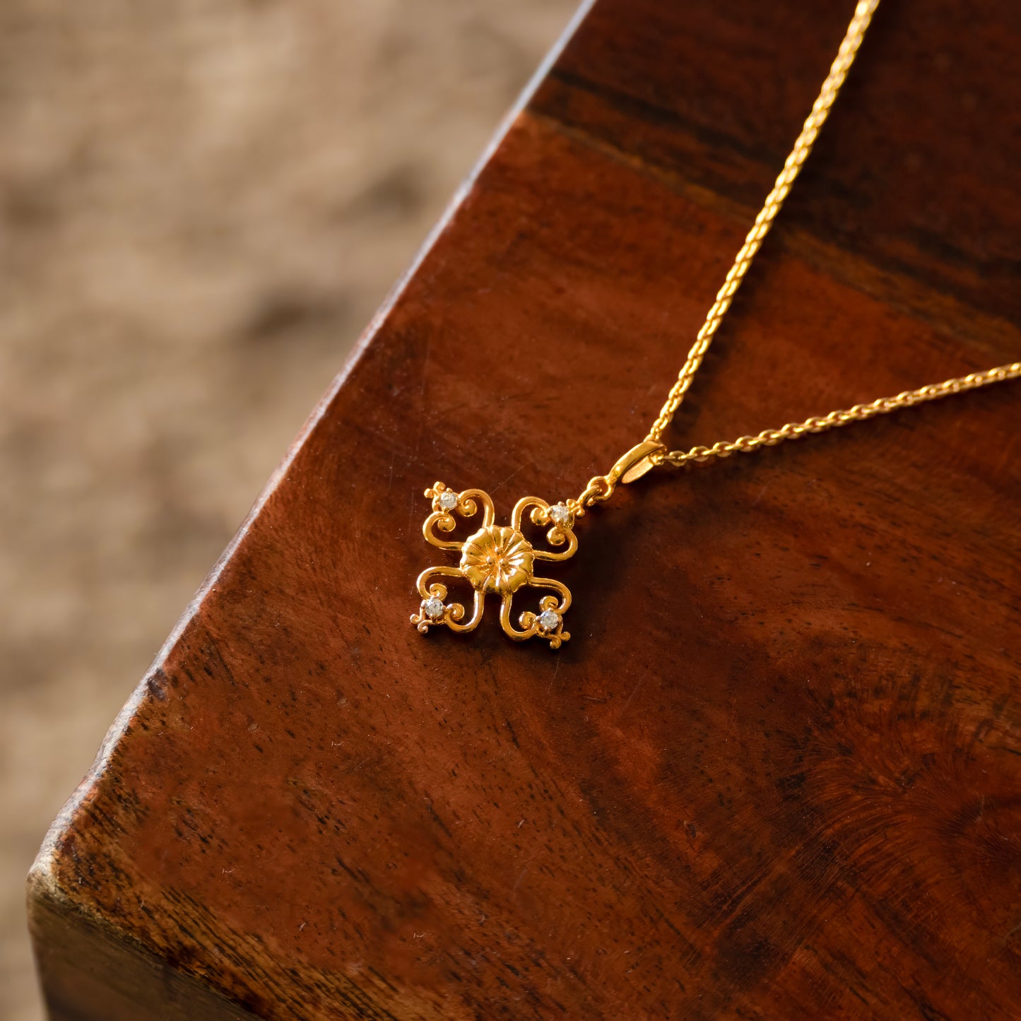 Gul Pendant (Without chain)